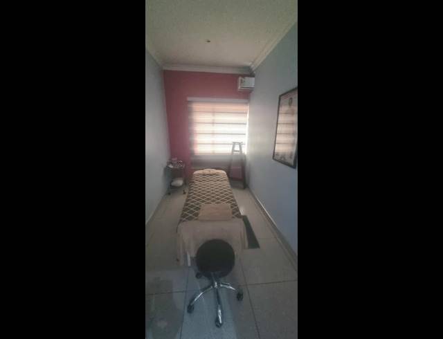 6 BEDROOM HOUSE FOR SALE IN CLUBVIEW